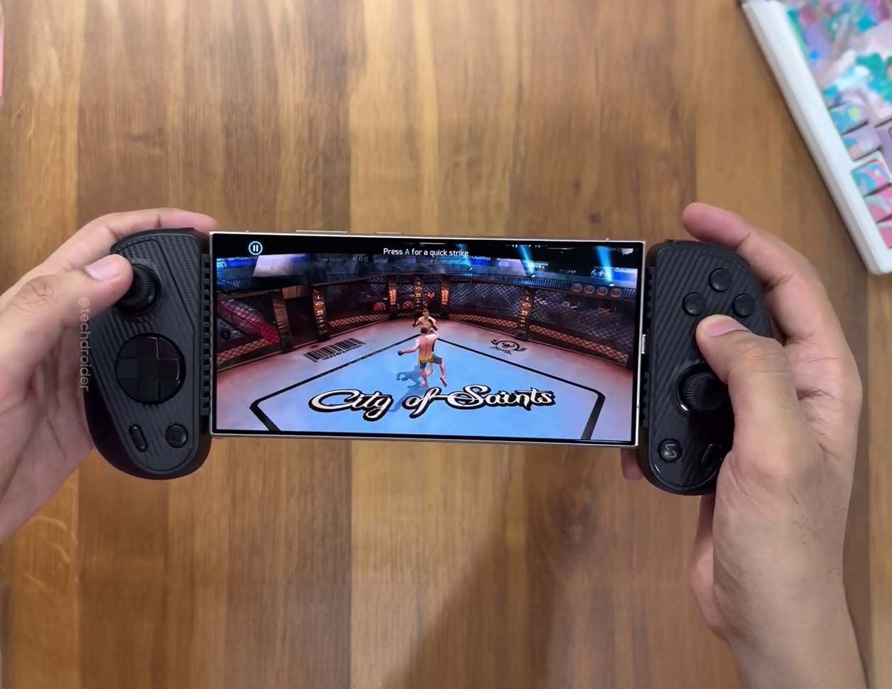 TechDroider plays a boxing game with the Serafim S3 Game Controller