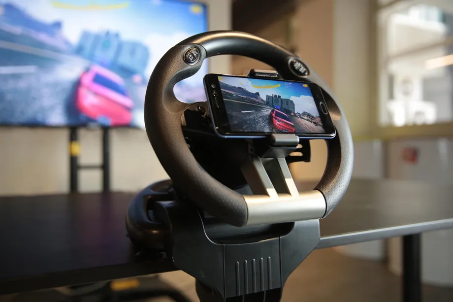 Serafim R1 Plus with phone and mount