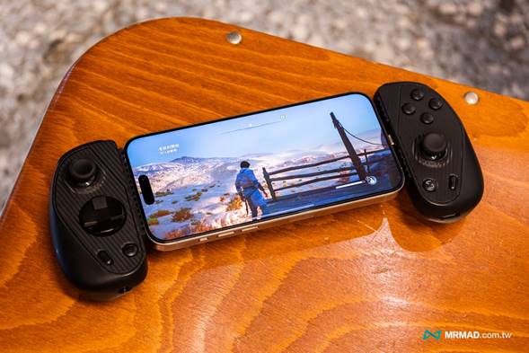 Play Assassin Creed with Serafim S3 Controller for iPhone