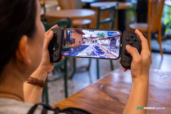 Play Call of Duty Warzone Mobile with the Serafim S3 Game Controller for iPhone on the table at coffee shop