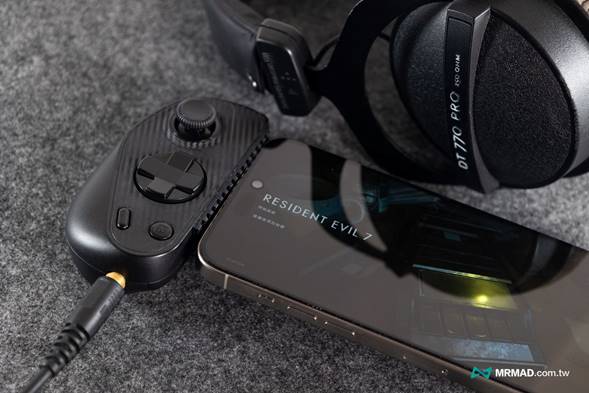 Enjoy the immersive audio experience with the 3.5mm headphone hack on the S3 Game Controller