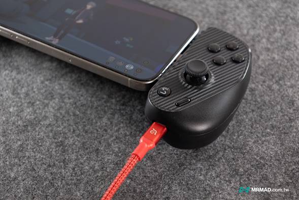 Play Diablo Immortal on your iPhone and charge your mobile phone with the Serafim S3's USB-C charging port.